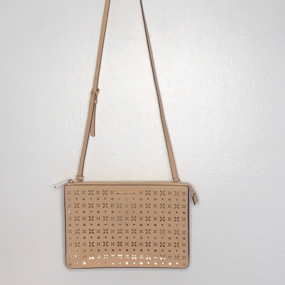 Michael Kors blush crossbody purse with gold - Picture 7 of 7